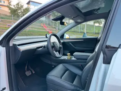 Tesla Model Y Standard RWD 2023 — 52 500 km, batterie 96.4%, garantie jusqu'à 160 000 km — Miniatur 8