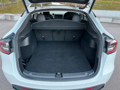 Tesla Model Y Standard RWD 2023 — 52 500 km, batterie 96.4%, garantie jusqu'à 160 000 km — Miniatur 10