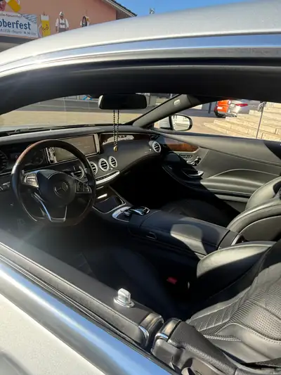 Mercedes-Benz S 500 V8 4MATIC — Coupé sport allemand, 455 ch et transmission intégrale — cruscotto