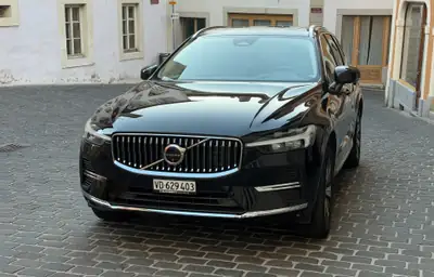 Volvo XC60 T6 Plus Bright eAWD — Hybride rechargeable premium, 42 000 km seulement — vue extérieure