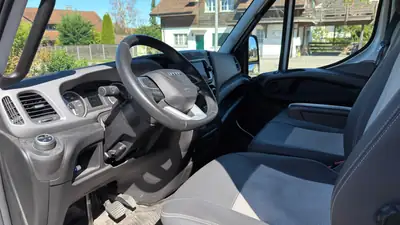 IVECO Daily 35S18 L4H3 — Utilitaire diesel robuste, kilométrage modéré, boîte automatique — Miniatur 8