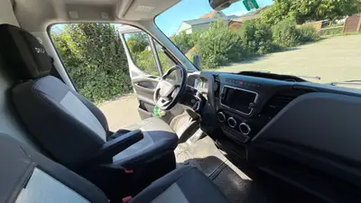 IVECO Daily 35S18 L4H3 — Utilitaire diesel robuste, kilométrage modéré, boîte automatique — Miniatur 9