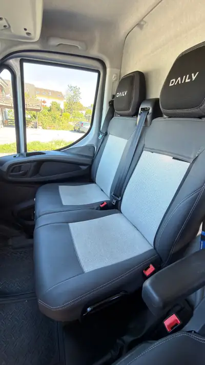 IVECO Daily 35S18 L4H3 — Utilitaire diesel robuste, kilométrage modéré, boîte automatique — Miniatur 11