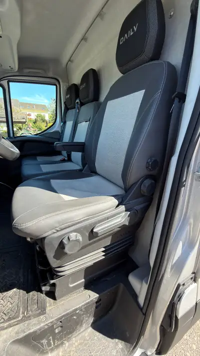 IVECO Daily 35S18 L4H3 — Utilitaire diesel robuste, kilométrage modéré, boîte automatique — Miniatur 10