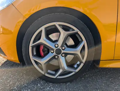 Ford Focus 2.0i EcoB ST-2 — Performance sportive et fiabilité mécanique reconnue — détail