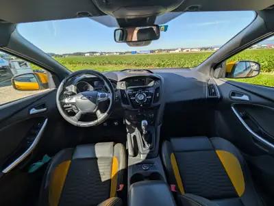 Ford Focus 2.0i EcoB ST-2 — Performance sportive et fiabilité mécanique reconnue — intérieur