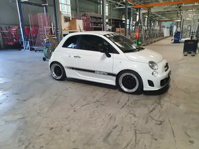 Fiat 500 Abarth 1.4 T-Jet 135 — Cabriolet pétillant, entretien réduit — fianco
