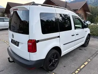 VW Caddy 2.0 TDI 102 PS — Utilitaire compact polyvalent, sans sinistre — rear view