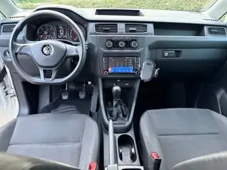 VW Caddy 2.0 TDI 102 PS — Utilitaire compact polyvalent, sans sinistre — dashboard