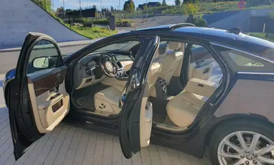 Jaguar XJ 3.0 V6 S/C Portfolio AWD — Berline de prestige, moteur surcompressé 340 ch — dashboard