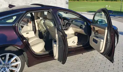 Jaguar XJ 3.0 V6 S/C Portfolio AWD — Berline de prestige, moteur surcompressé 340 ch — detail