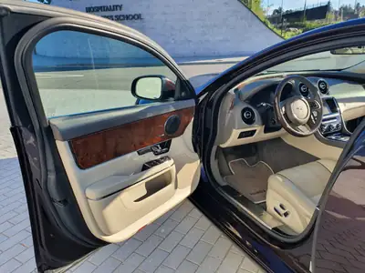 Jaguar XJ 3.0 V6 S/C Portfolio AWD — Berline de prestige, moteur surcompressé 340 ch — Thumbnail 8