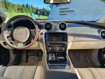 Jaguar XJ 3.0 V6 S/C Portfolio AWD — Berline de prestige, moteur surcompressé 340 ch — Thumbnail 7