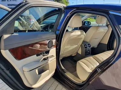 Jaguar XJ 3.0 V6 S/C Portfolio AWD — Berline de prestige, moteur surcompressé 340 ch — Thumbnail 10