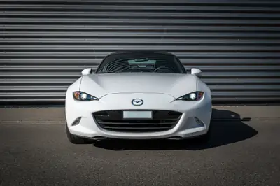 Mazda MX-5 SKYACTIV-G 131 — Roadster légendaire, frais du contrôle technique — arrière