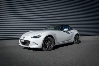 Mazda MX-5 SKYACTIV-G 131 — Roadster légendaire, frais du contrôle technique — vue extérieure