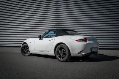 Mazda MX-5 SKYACTIV-G 131 — Roadster légendaire, frais du contrôle technique — côté
