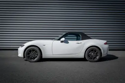 Mazda MX-5 SKYACTIV-G 131 — Roadster légendaire, frais du contrôle technique — tableau de bord