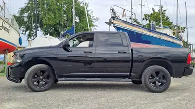 Dodge Ram 2021 — Pickup musclé 400 ch, design imposant et robustesse éprouvée — arrière