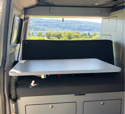 VW T5 Camper — Aménagement haut de gamme WERZ, toit relevable, 4 couchages — vista posteriore