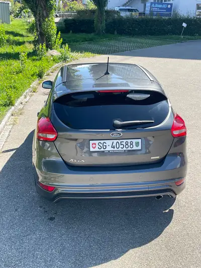 Ford Focus 1.5i EcoBoost 150 ST-Line — Berline dynamique sans accident, entretien complet — dashboard