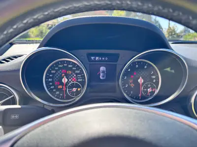 Mercedes-Benz SLC 200 AMG Line — Cabriolet élégant, seulement 32'290 km — interior