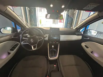 Renault Clio E-Tech Hybrid — Motorisation écologique et finitions premium — fianco