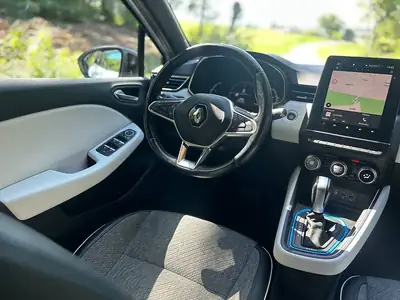 Renault Clio E-Tech Hybrid — Motorisation écologique et finitions premium — vista posteriore