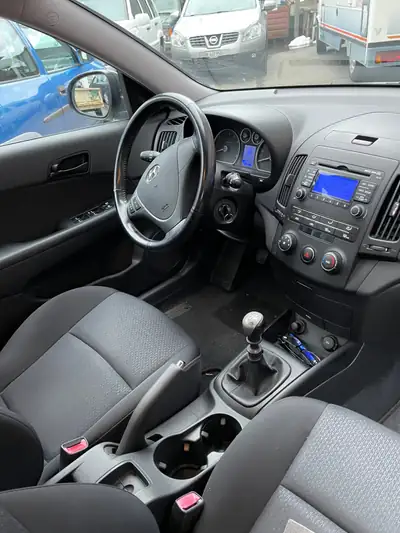 Hyundai i30 1.4 Comfort — Berline fiable, sans sinistre, prête à rouler — arrière