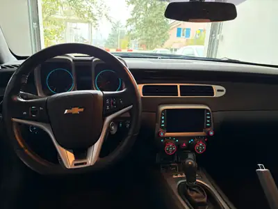 Chevrolet Camaro ZL1 2013 — Muscle car légendaire, 588 ch et faible kilométrage — Miniature 7
