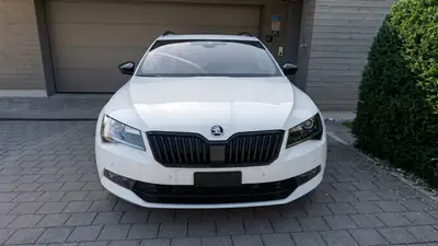 Skoda Superb 2.0 TSI 280 SportLine+ 4x4 — Break premium polyvalent, première main — côté