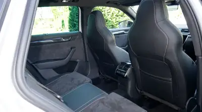 Skoda Superb 2.0 TSI 280 SportLine+ 4x4 — Break premium polyvalent, première main — détail