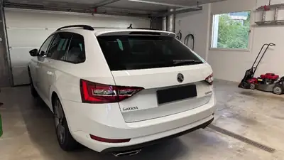 Skoda Superb 2.0 TSI 280 SportLine+ 4x4 — Break premium polyvalent, première main — intérieur