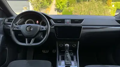 Skoda Superb 2.0 TSI 280 SportLine+ 4x4 — Break premium polyvalent, première main — tableau de bord