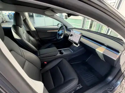 Tesla Model 3 Long Range RWD — Électrique performante, 29 000 km seulement — cruscotto