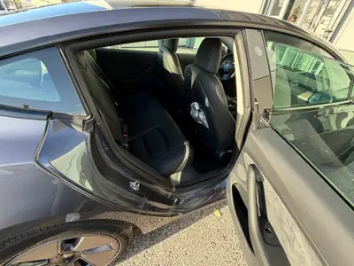 Tesla Model 3 Long Range RWD — Électrique performante, 29 000 km seulement — dettaglio
