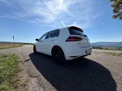 VW Golf GTI Performance 2014 — 230 ch, boîte manuelle sportive, blanc immaculé — intérieur