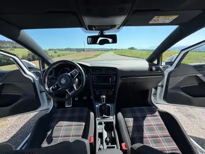 VW Golf GTI Performance 2014 — 230 ch, boîte manuelle sportive, blanc immaculé — Miniature 17