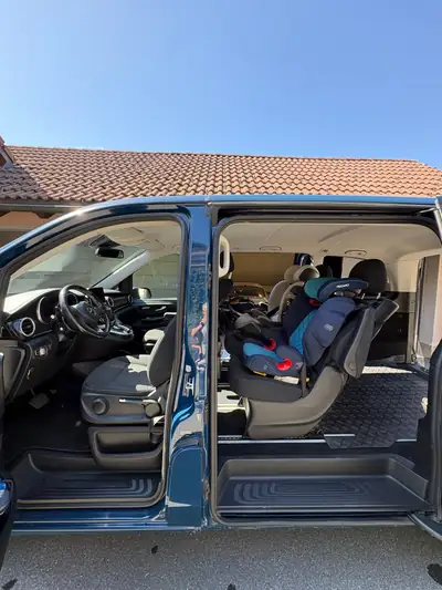 Mercedes-Benz V 220 d — Monospace familial spacieux, 7 places et motorisation économique — interni
