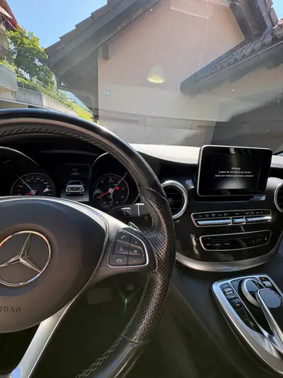 Mercedes-Benz V 220 d — Monospace familial spacieux, 7 places et motorisation économique — Miniatura 7
