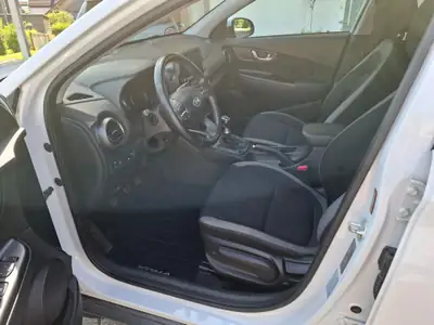 Hyundai Kona 1.0 T-GDi Launch — SUV compact dynamique avec attelage amovible — arrière