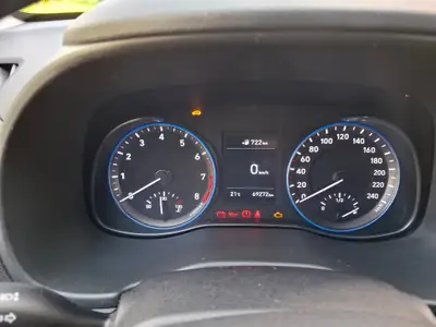 Hyundai Kona 1.0 T-GDi Launch — SUV compact dynamique avec attelage amovible — détail
