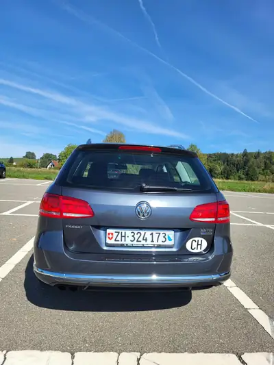VW Passat 2.0 TDI 140 Variant — Break diesel fiable, entretien complet — rear view
