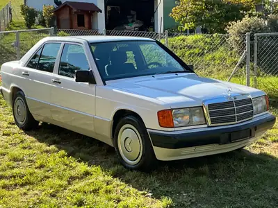 Mercedes-Benz 190 E 1.8 — Berline classique 1992, état impeccable, expertise vétéran — exterior view