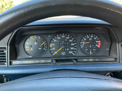 Mercedes-Benz 190 E 1.8 — Berline classique 1992, état impeccable, expertise vétéran — Thumbnail 7