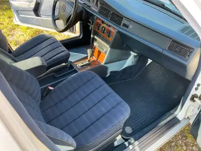Mercedes-Benz 190 E 1.8 — Berline classique 1992, état impeccable, expertise vétéran — Thumbnail 8