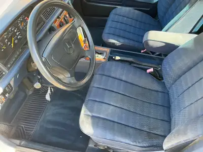 Mercedes-Benz 190 E 1.8 — Berline classique 1992, état impeccable, expertise vétéran — Thumbnail 9
