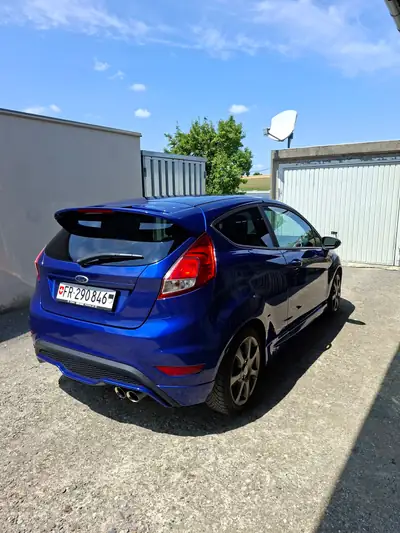 Ford Fiesta 1.6 EcoBoost ST-2 — Sportive compacte, 182 ch et faible consommation — Heckansicht