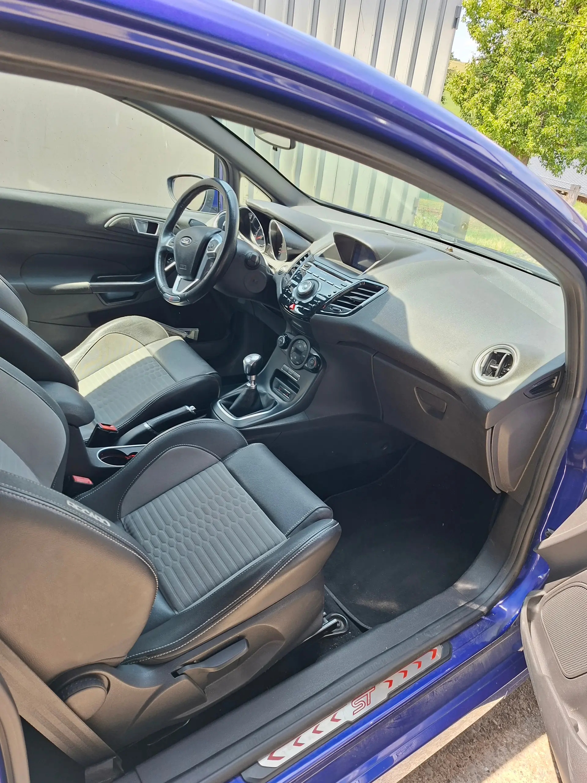 Ford Fiesta 2014 occasion Rechthalten — 4