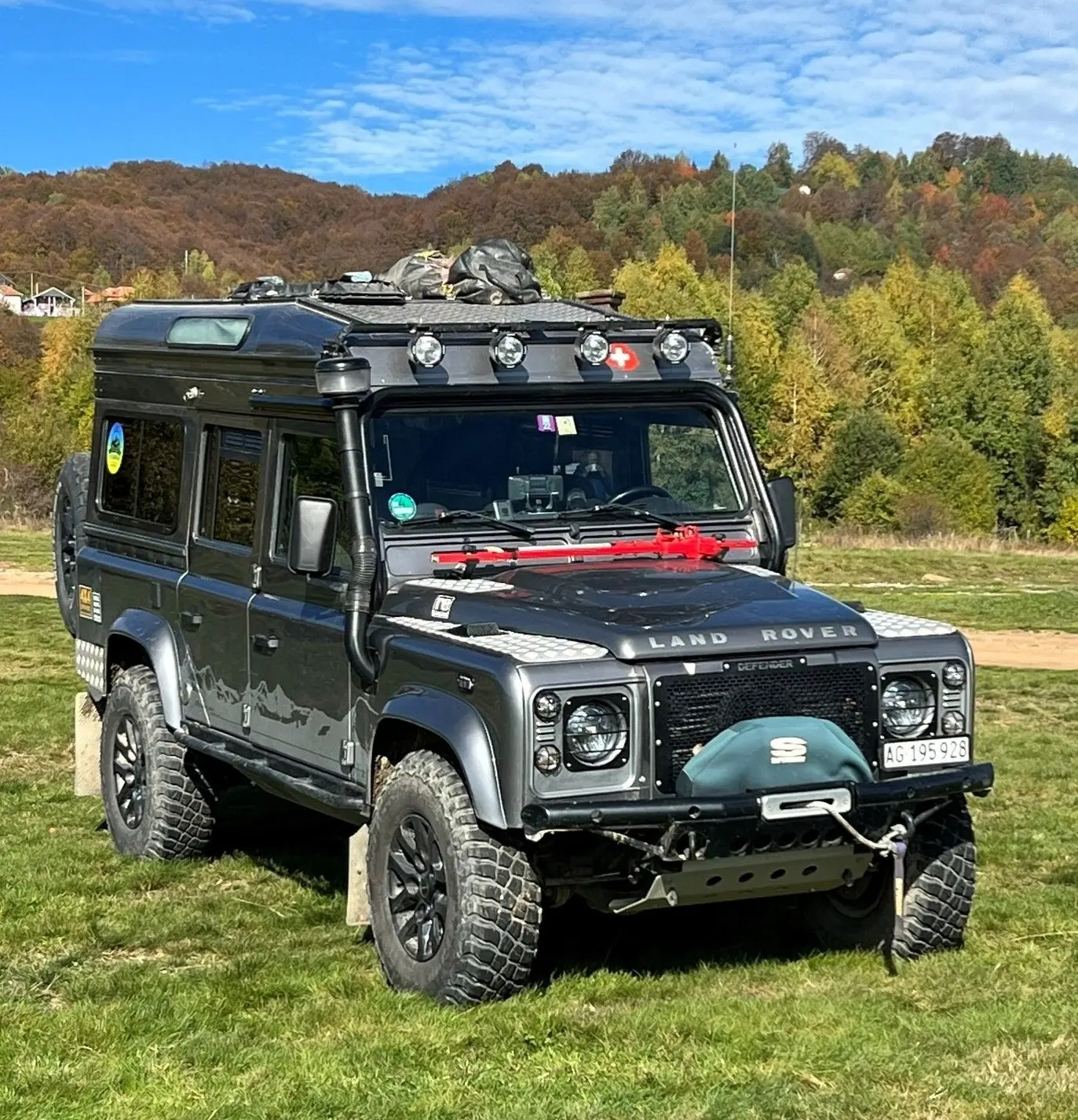 Land Rover Defender 110 Td4 — L'explorateur diesel robuste, préparé pour l'aventure autonome
